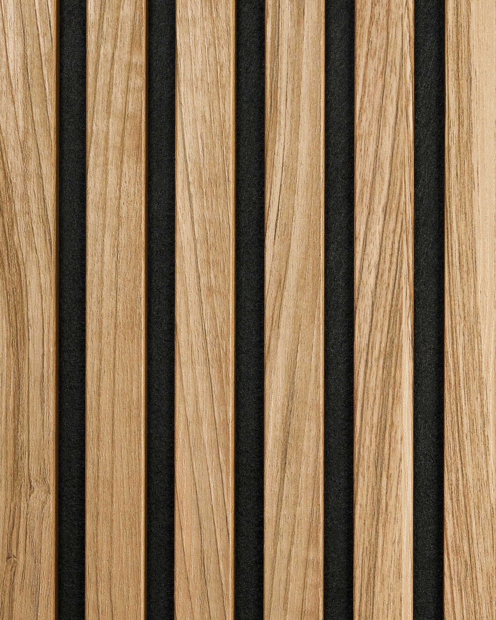 De Essential | Sample / English Walnut van WoodUpp heeft vertical Akoestisch paneel latten in natuurlijk walnoothout met black tussenruimtes voor een moderne, minimalistische uitstraling.